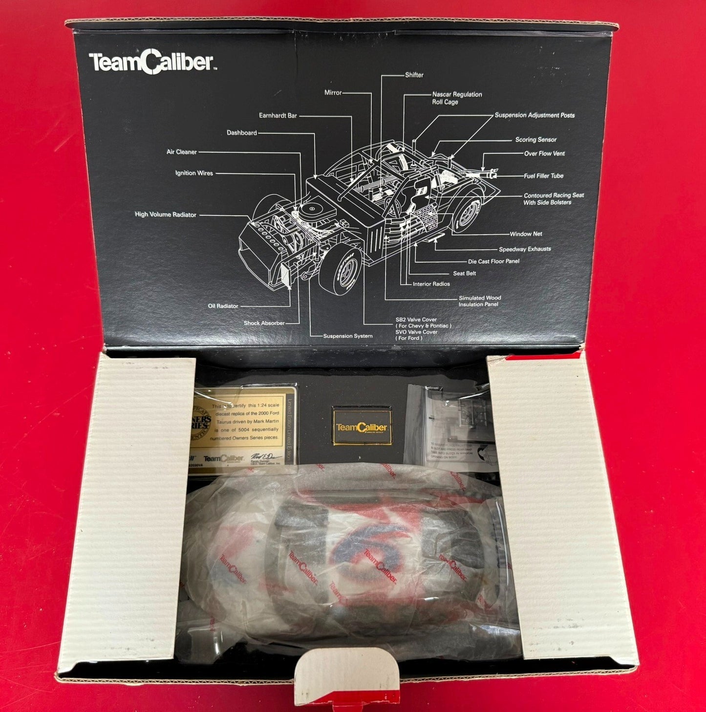 TEAM CALIBER. 2000 VALVOLINE FORD TAURUS. 1/24 SCALE. LIMITED EDITION.