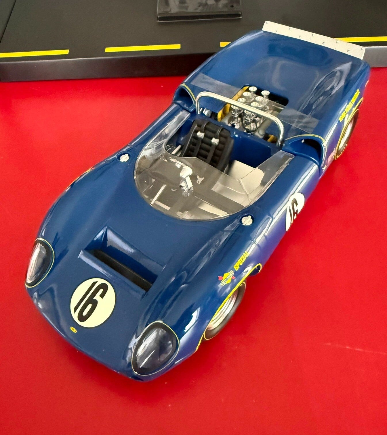 SUNOCO. 1966 MARK DONOHUE #16. 1/18 SCALE. (1 OF 3504)