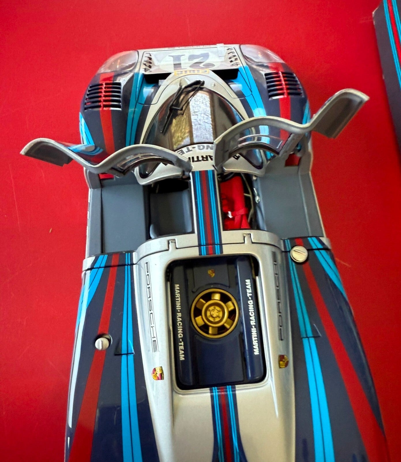 AUTOart. PORSCHE 917 LONG TAIL. 1/18 SCALE.