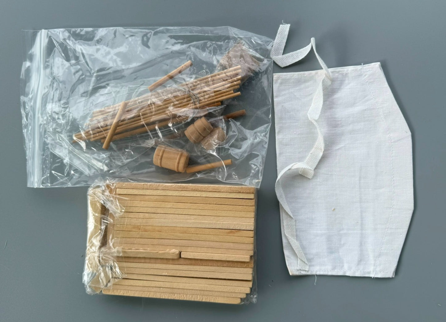 WOOD MODEL WAGON KIT – DIY CRAFT SET WITH WHEELS, PARTS & INSTRUCTIONS.