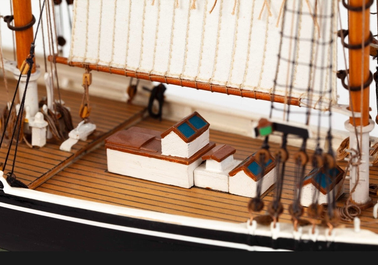 BILLING BOATS. BLUENOSE II. 600. 1/100 SCALE.