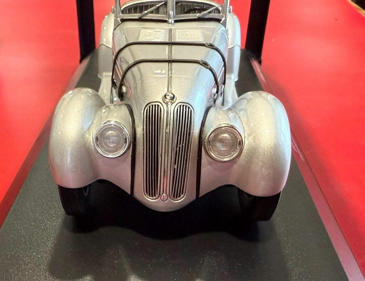 MINICHAMPS. BMW 328 - 1936 SILVER. 1/18 SCALE.