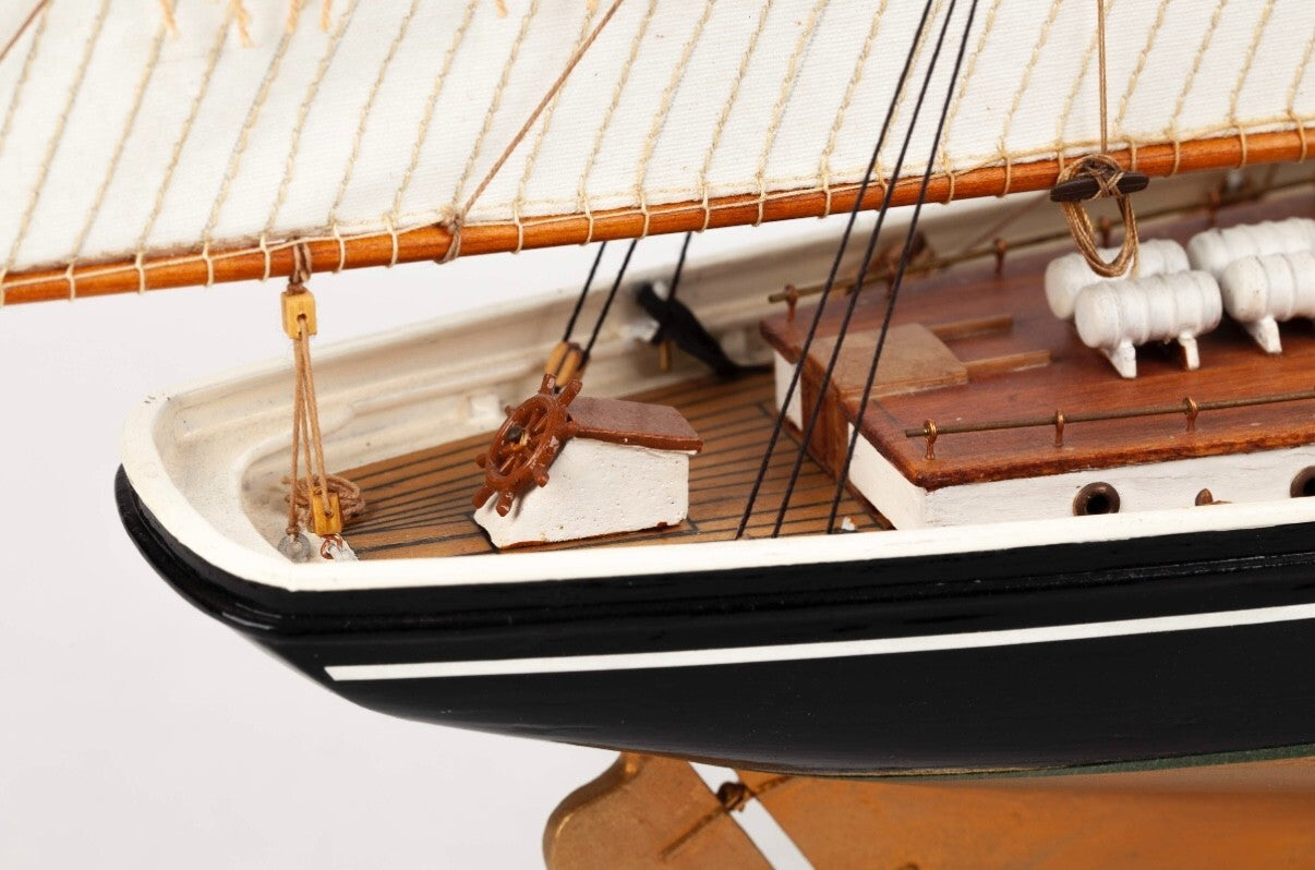 BILLING BOATS. BLUENOSE II. 600. 1/100 SCALE.