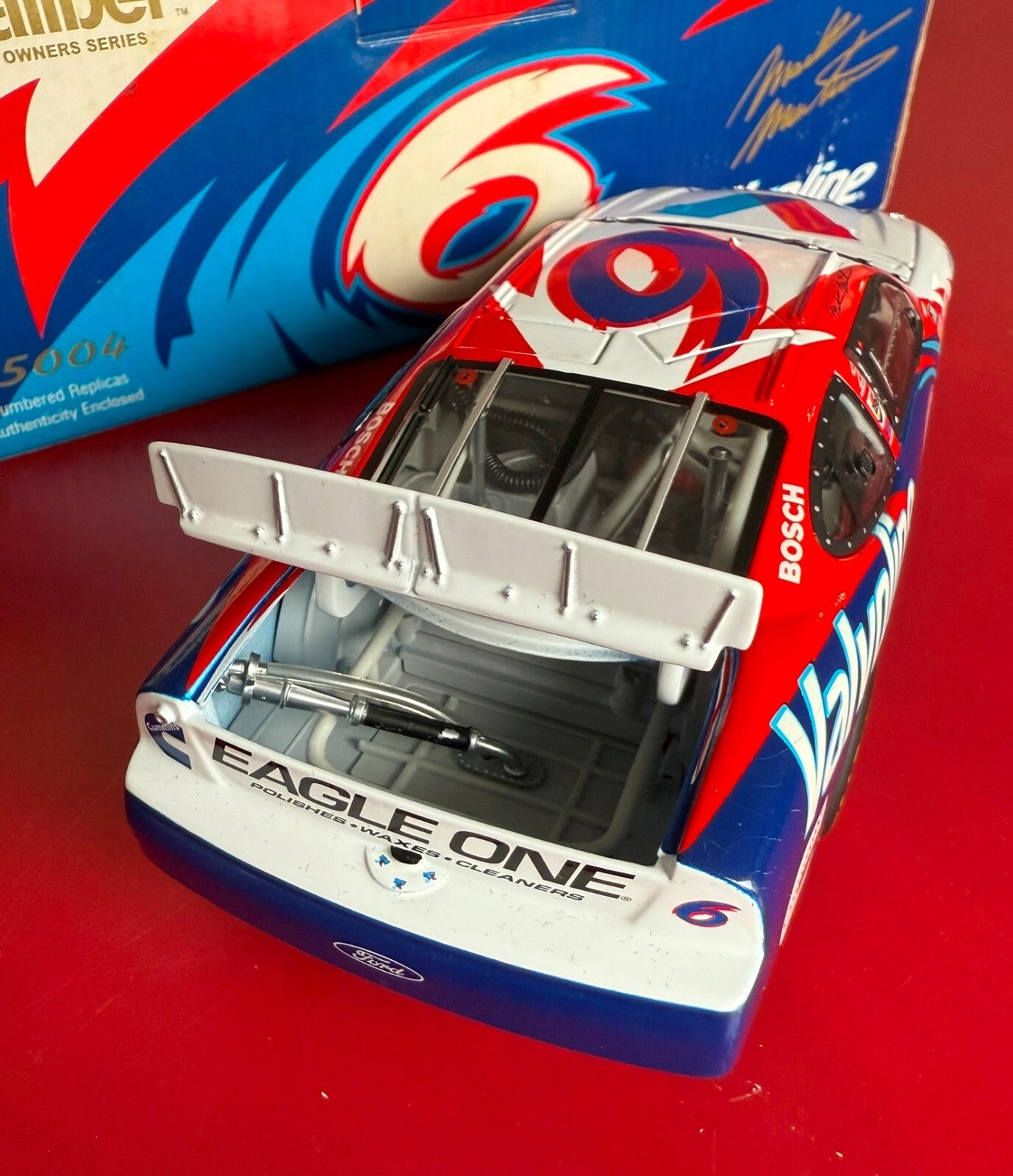 TEAM CALIBER. 2000 VALVOLINE FORD TAURUS. 1/24 SCALE. LIMITED EDITION.