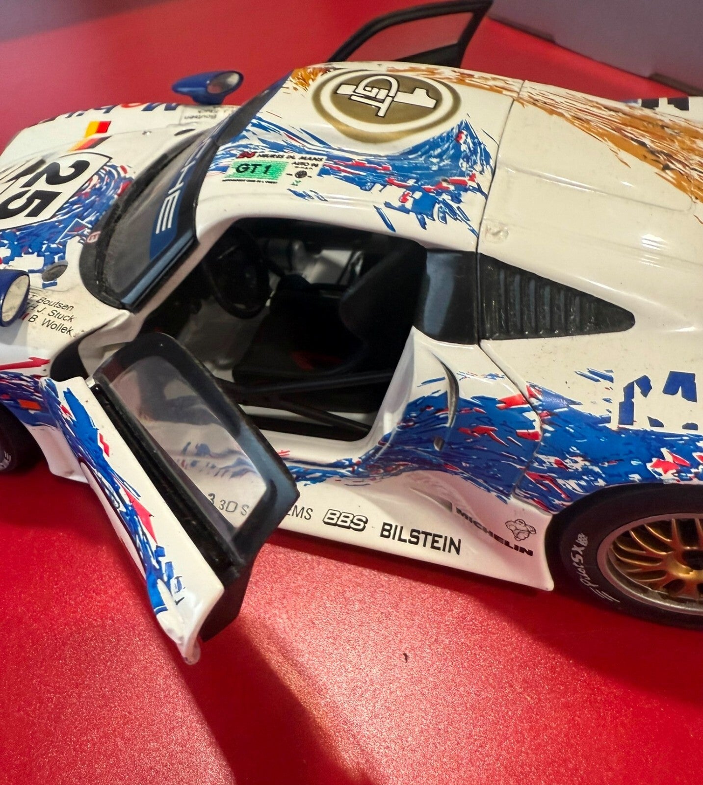 UT Models Porsche 911 GT1 Mobil 1 Le Mans 1:18 Diecast Racing Collection