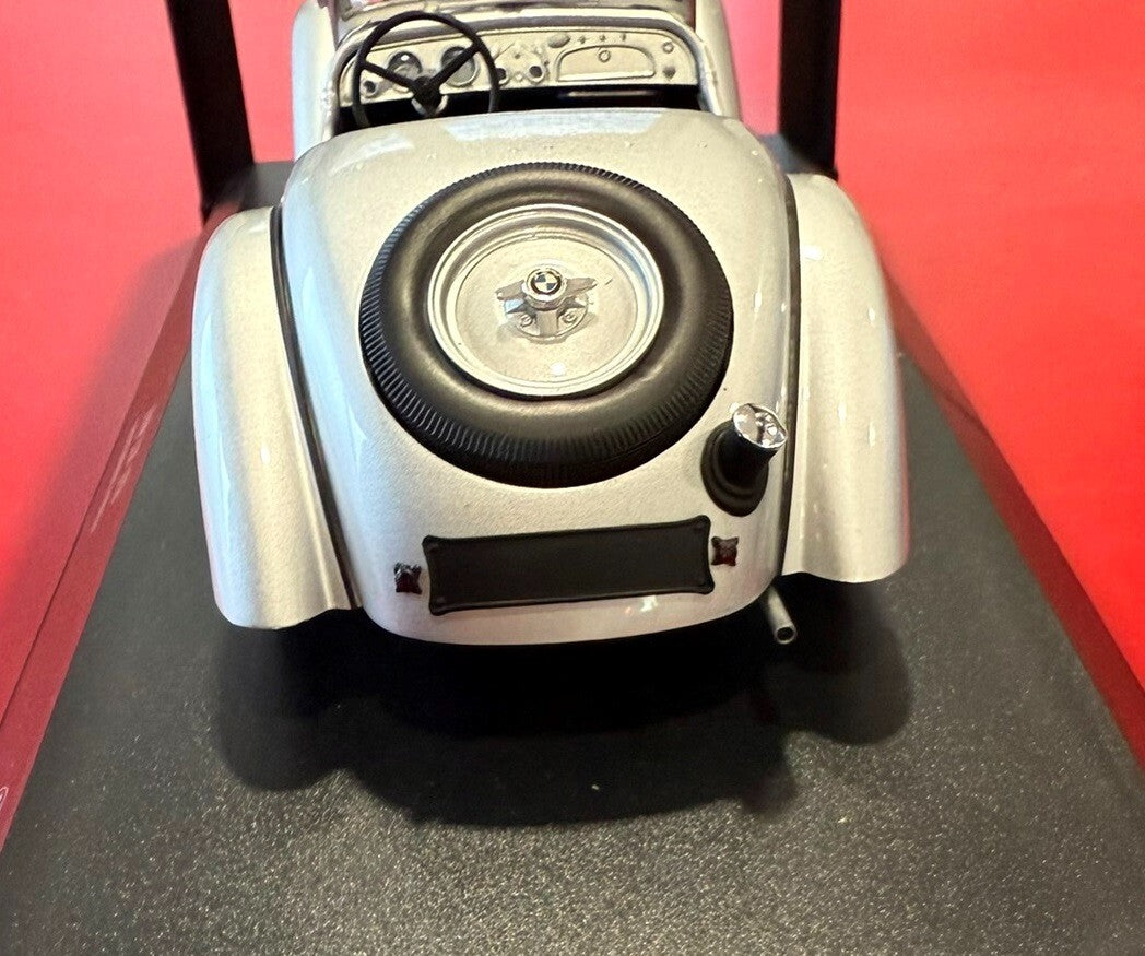 MINICHAMPS. BMW 328 - 1936 SILVER. 1/18 SCALE.