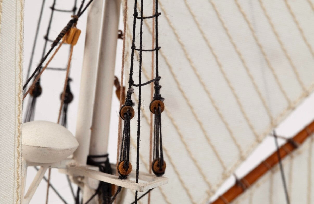 BILLING BOATS. BLUENOSE II. 600. 1/100 SCALE.