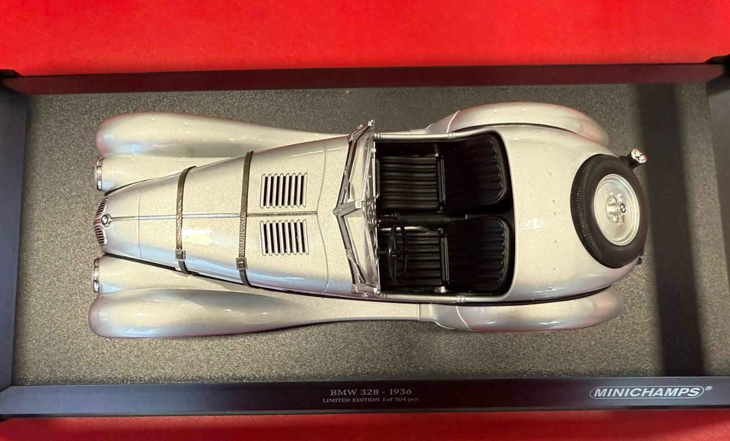 MINICHAMPS. BMW 328 - 1936 SILVER. 1/18 SCALE.