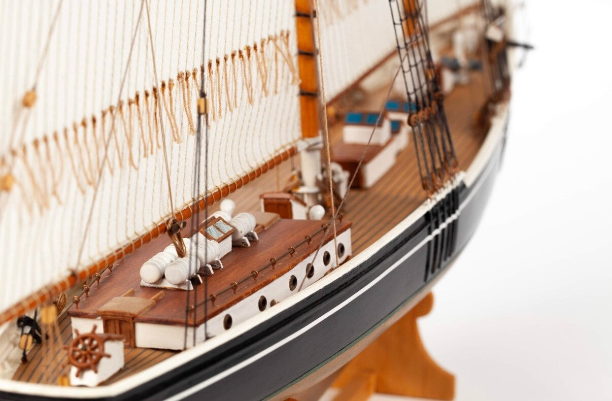 BILLING BOATS. BLUENOSE II. 600. 1/100 SCALE.