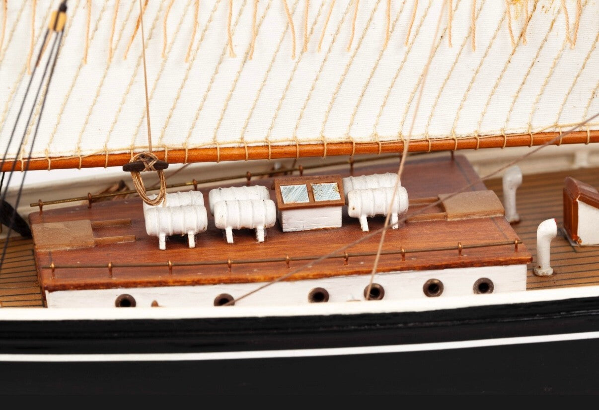 BILLING BOATS. BLUENOSE II. 600. 1/100 SCALE.