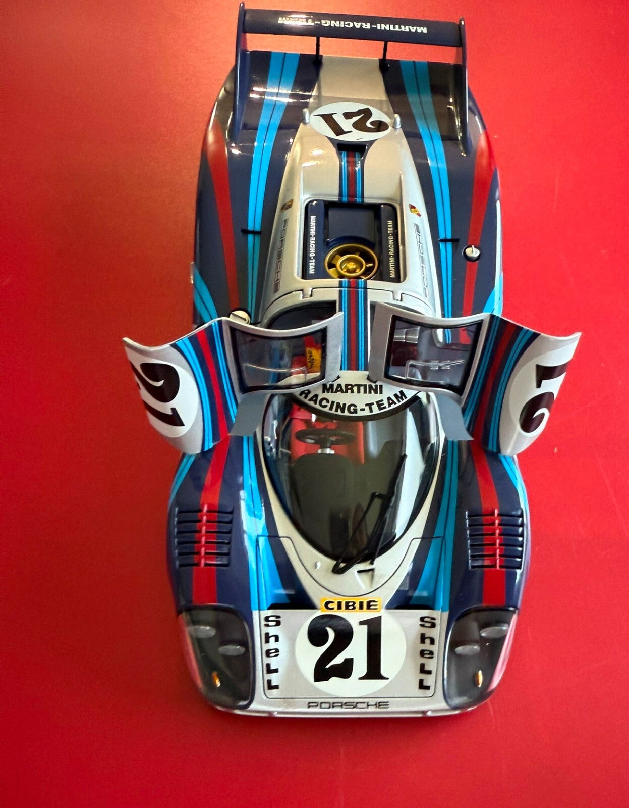 AUTOart. PORSCHE 917 LONG TAIL. 1/18 SCALE.