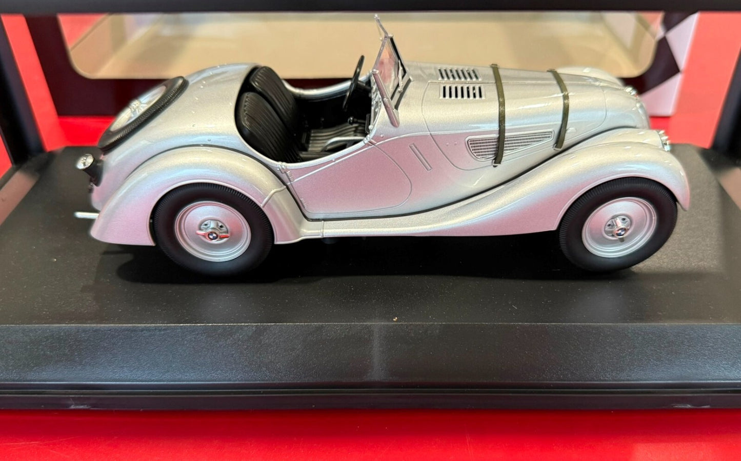 MINICHAMPS. BMW 328 - 1936 SILVER. 1/18 SCALE.