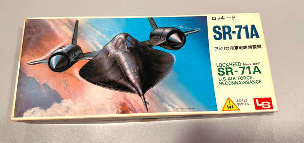 LS. LOCKHEED BLACK BIRD SR-71A . 1/144 SCALE. ITEM D5.