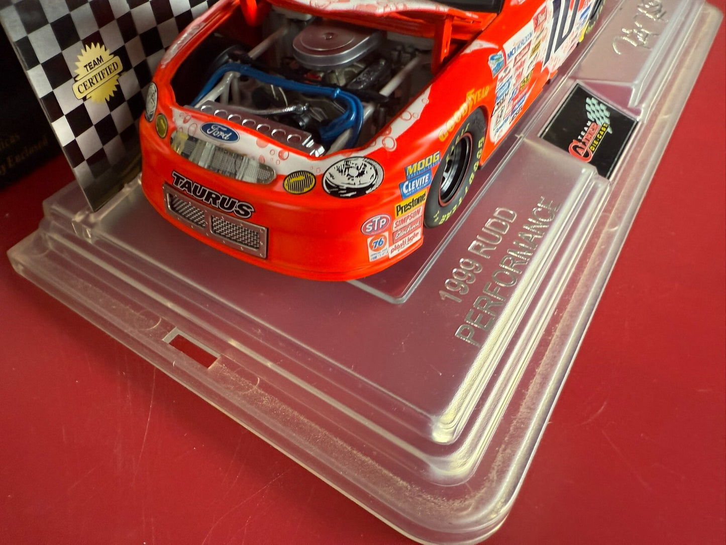TEAM CALIBER. 2910057. 1999 FORD TAURUS DIECAST REPLICA. 1/24 SCALE.
