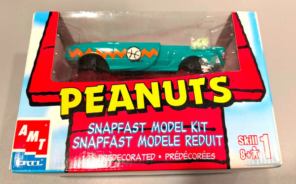 AMT. PEANUTS SNAPFAST CHARLIE BROWN MODEL KIT. 1/25 SCALE.