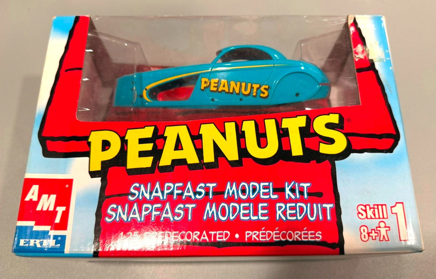 AMT. PEANUTS SNAPFAST SNOOPY MODEL KIT. 1/25 SCALE.
