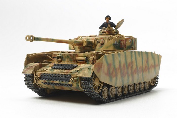 Tamiya German Medium Tank Pz.Kpfw.IV Ausf.H Plastic Model Kit 1:48 Scale