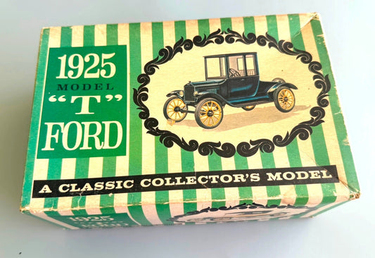 AMT 1925 Ford Model T Classic Collector's Model Kit 1/25