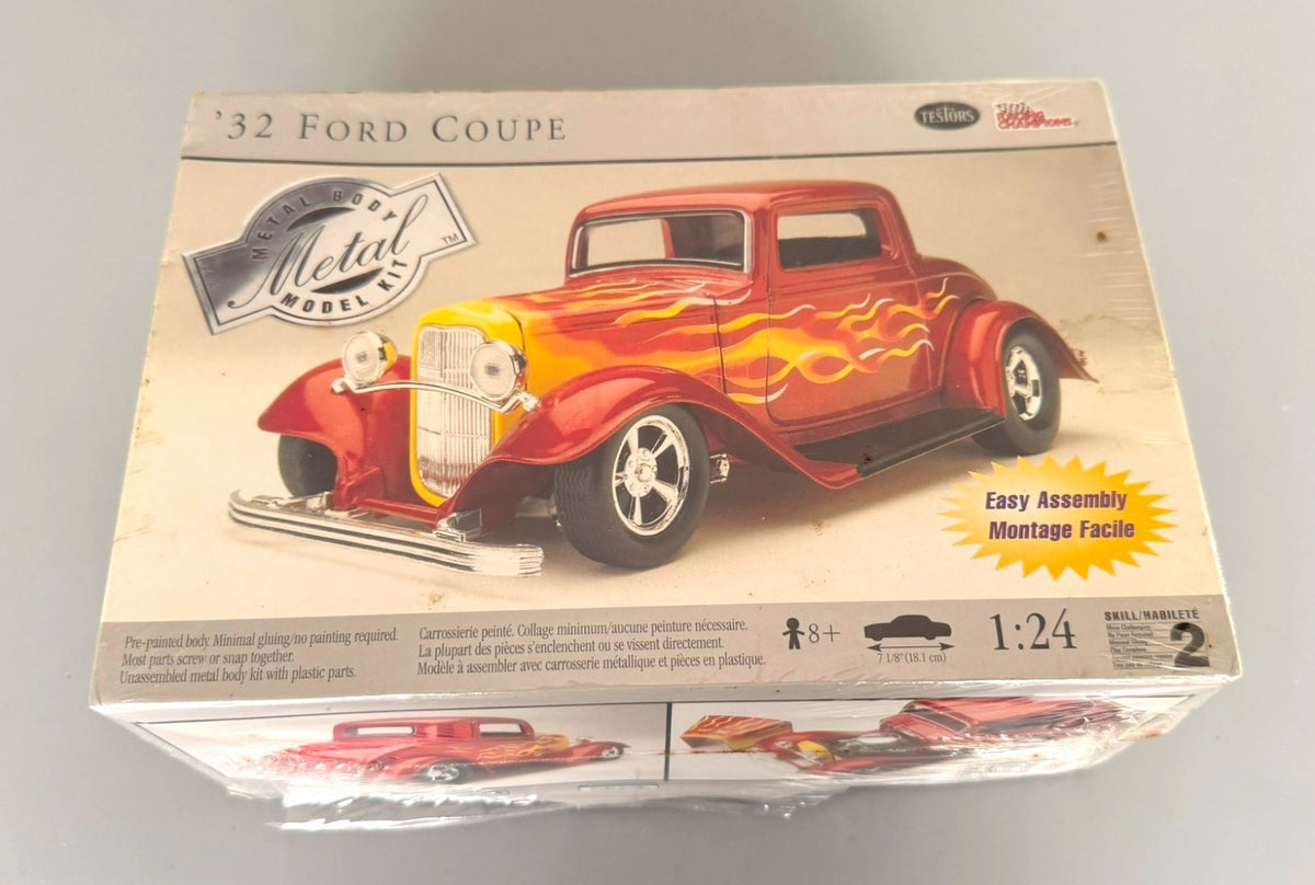 Testors Boyd’s ’32 Ford Coupe 1/24 Metal Body Model Kit #7167 Pre-Painted.