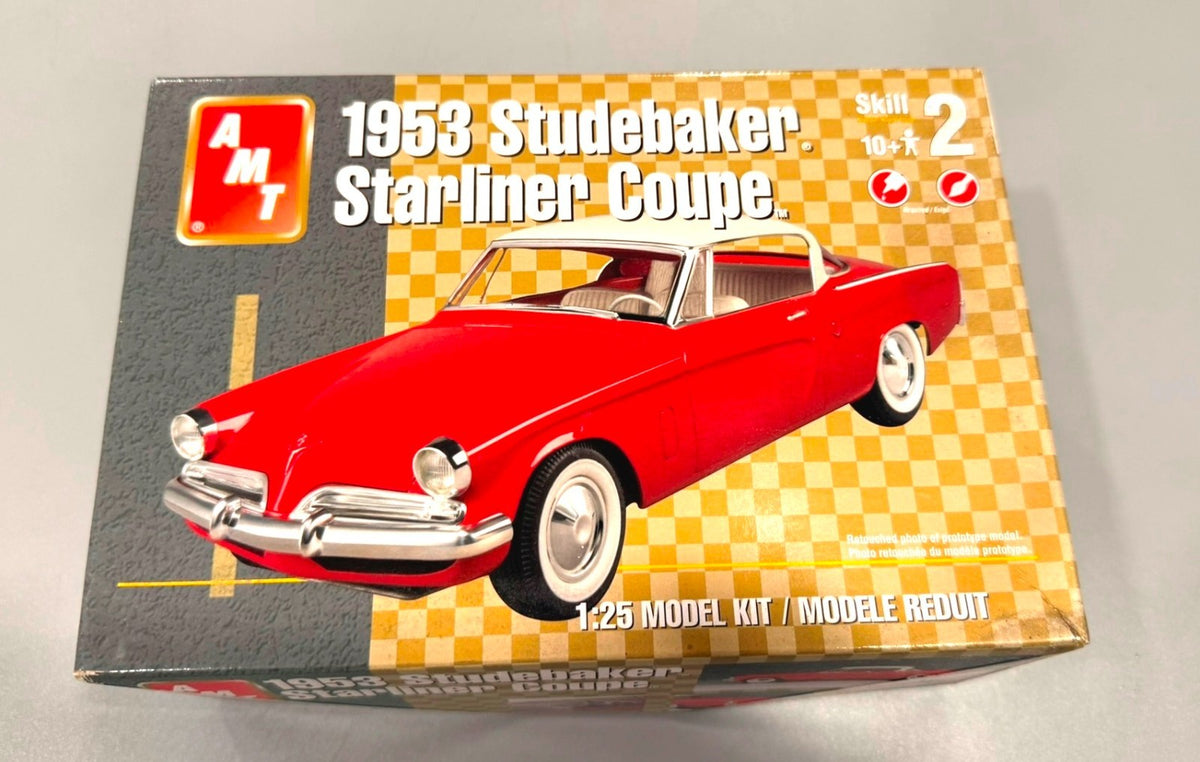 AMT 1953 Studebaker Starliner Coupe 1:25 Model Kit #38140