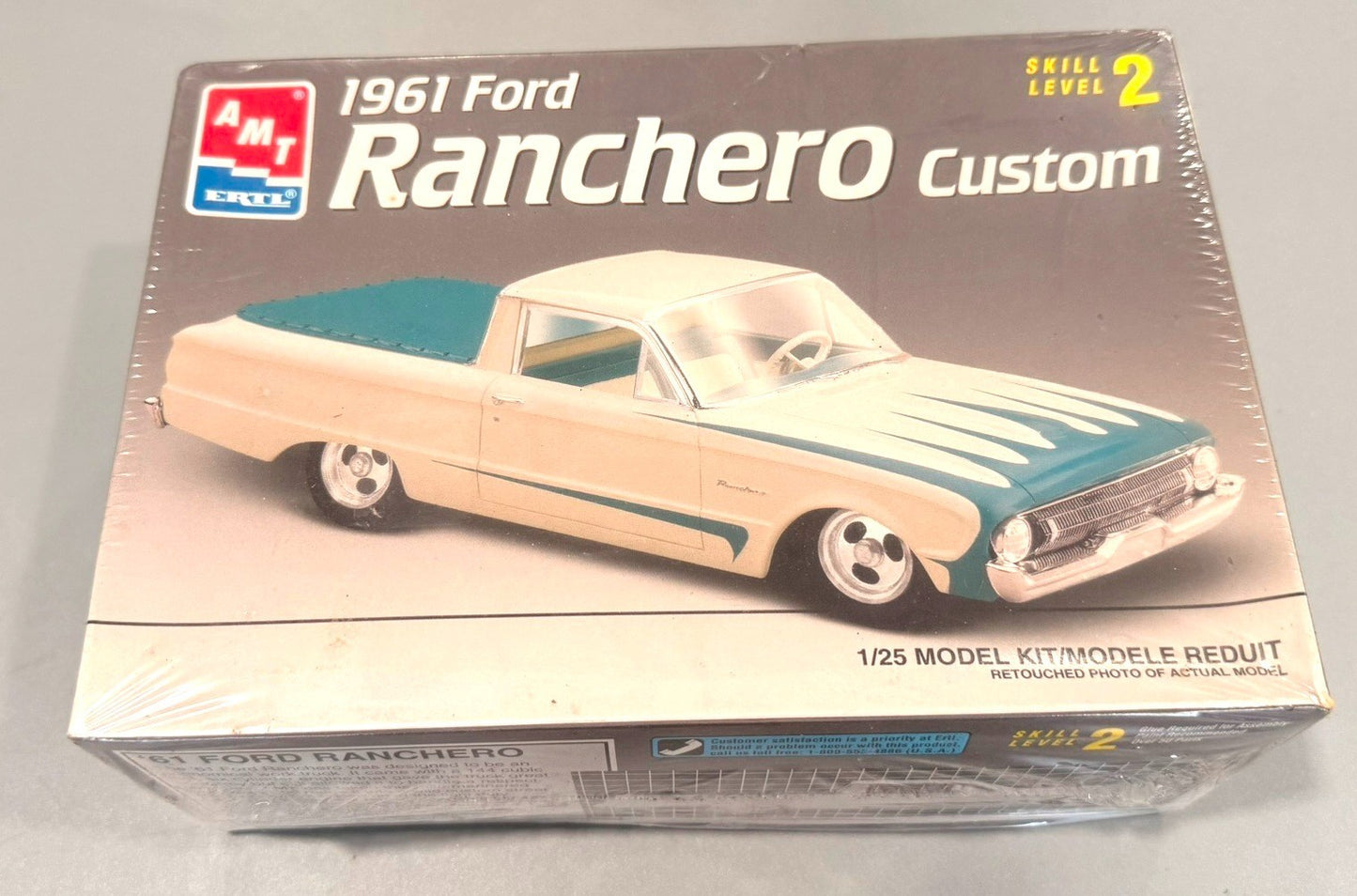 AMT 1961 FORD RANCHERO CUSTOM 1/25 SCALE MODEL KIT SKILL LEVEL 2 ITEM #8062