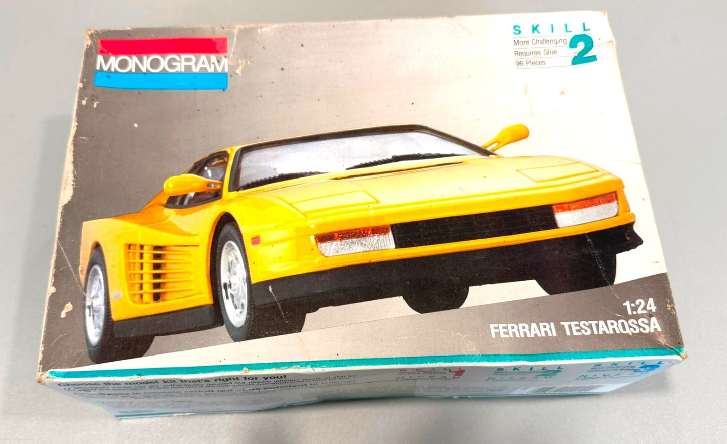 MONOGRAM. FERRARI TESTAROSSA. 1/24. MODEL KIT. SKILL LEVEL 2. KIT #2910.