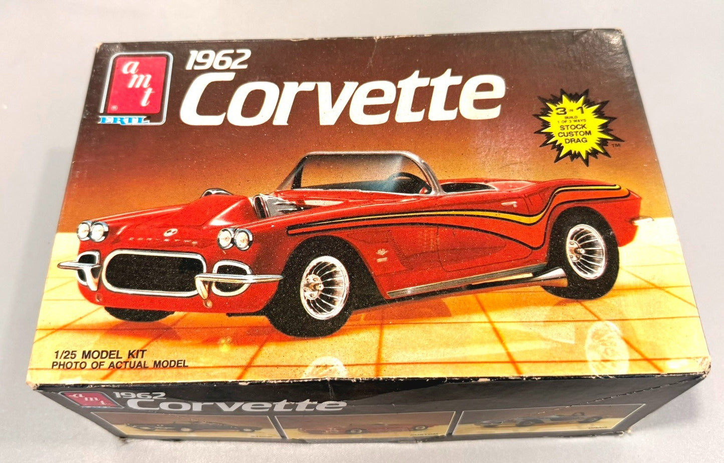 AMT 1962 CORVETTE 1/25 SCALE 3-IN-1 (STOCK / CUSTOM / DRAG). ITEM