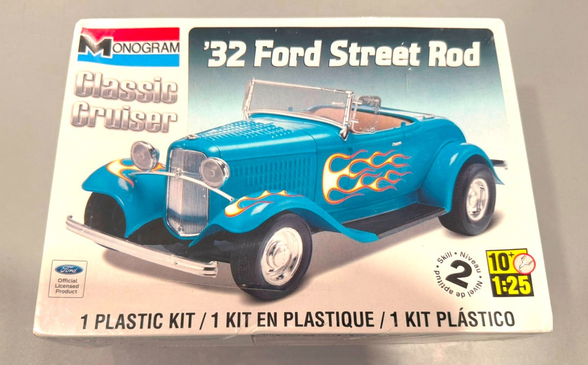 Monogram 1932 Ford Street Rod Classic Cruiser 1:25 Model Kit #85-0892
