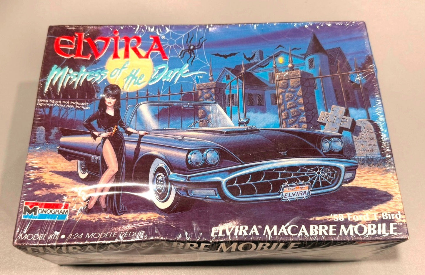 MONOGRAM. ELVIRA MISTRESS OF THE DARK. 1/24 SCALE. ITEM 2783.