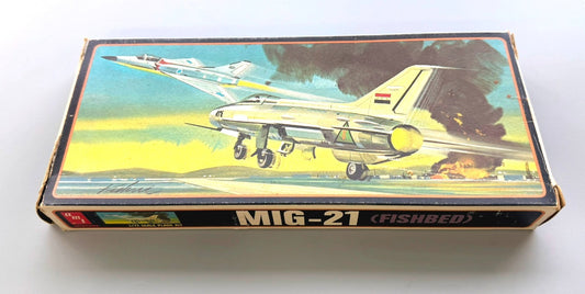 AMT Hasegawa MiG-21 Fishbed Fighter Aircraft 1/72 Scale Vintage A-623:100