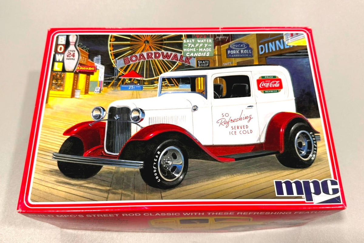 MPC Coca-Cola ’32 Ford Sedan Delivery 1/25 Model Kit MPC902/12 Vintage Coke