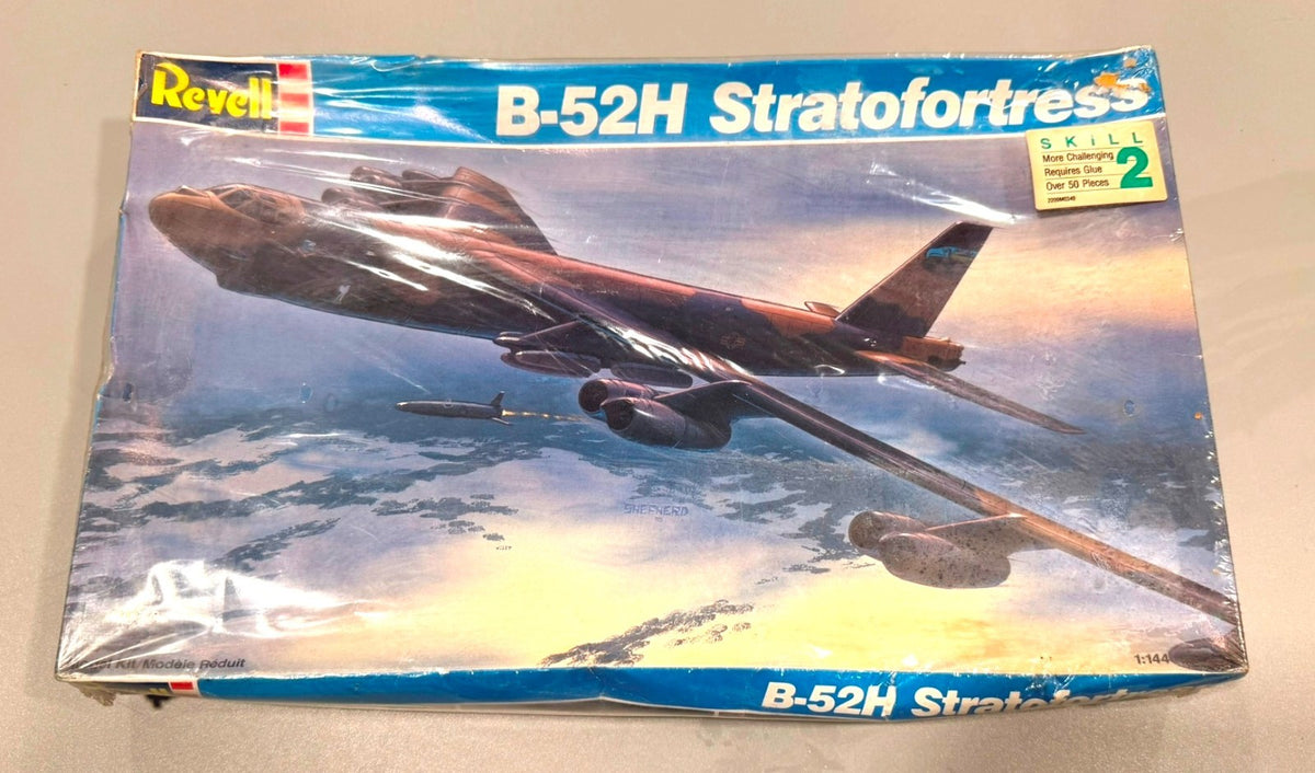 Revell B-52H Stratofortress – 1:144 Scale Model Kit – Kit #4584