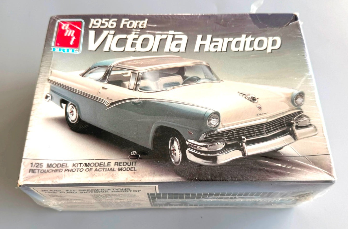 AMT Ertl 6547 1956 Ford Victoria Hardtop 1/25 Scale Model Kit