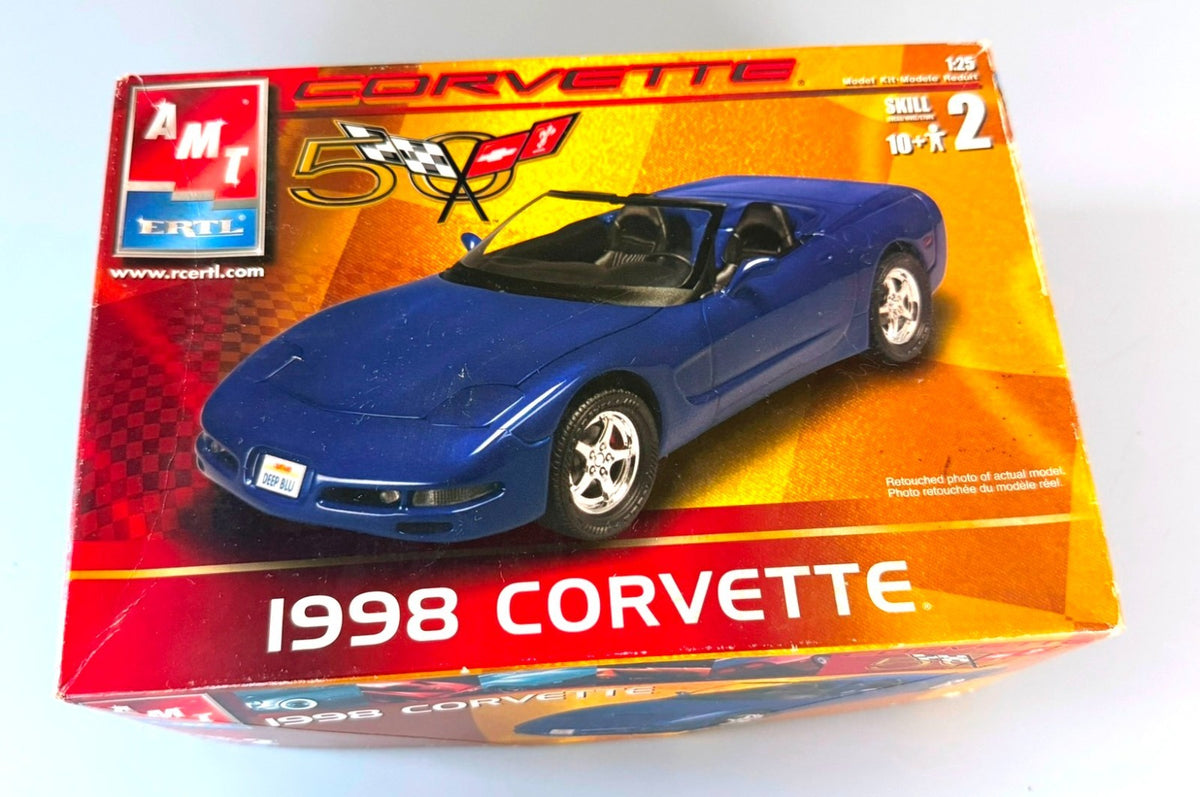 AMT ERTL 1998 Chevrolet Corvette C5 1/25 Scale Model Car Kit Skill 2 31816