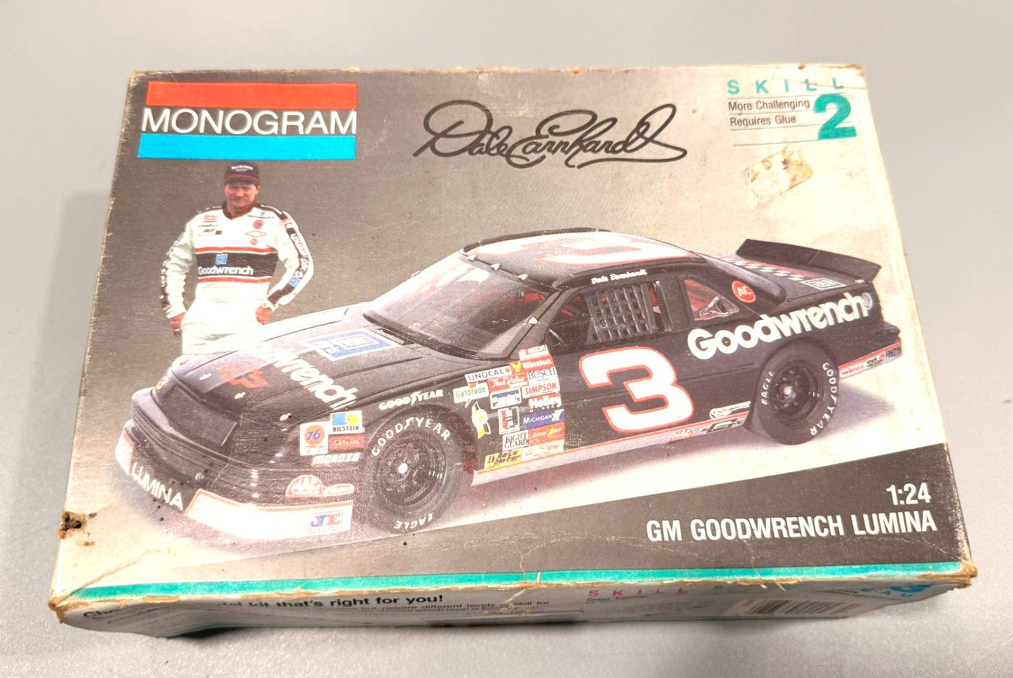 MONOGRAM. DALE EARNHARDT GM GOODWRENCH LUMINA. 1:24 SCALE. MODEL KIT 2927.