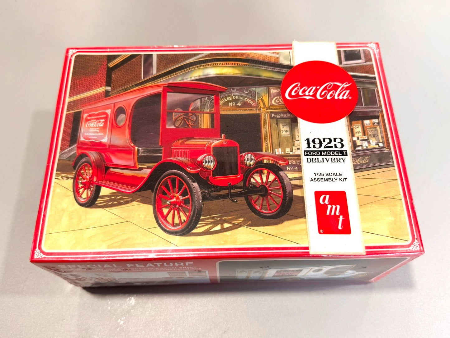 AMT Coca-Cola 1923 Ford Model T Delivery 1/25 Scale Plastic Model Kit AMT1024/12