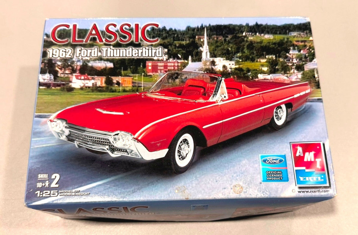 AMT ERTL 099-30081. Classic 1962 Ford Thunderbird Model Kit