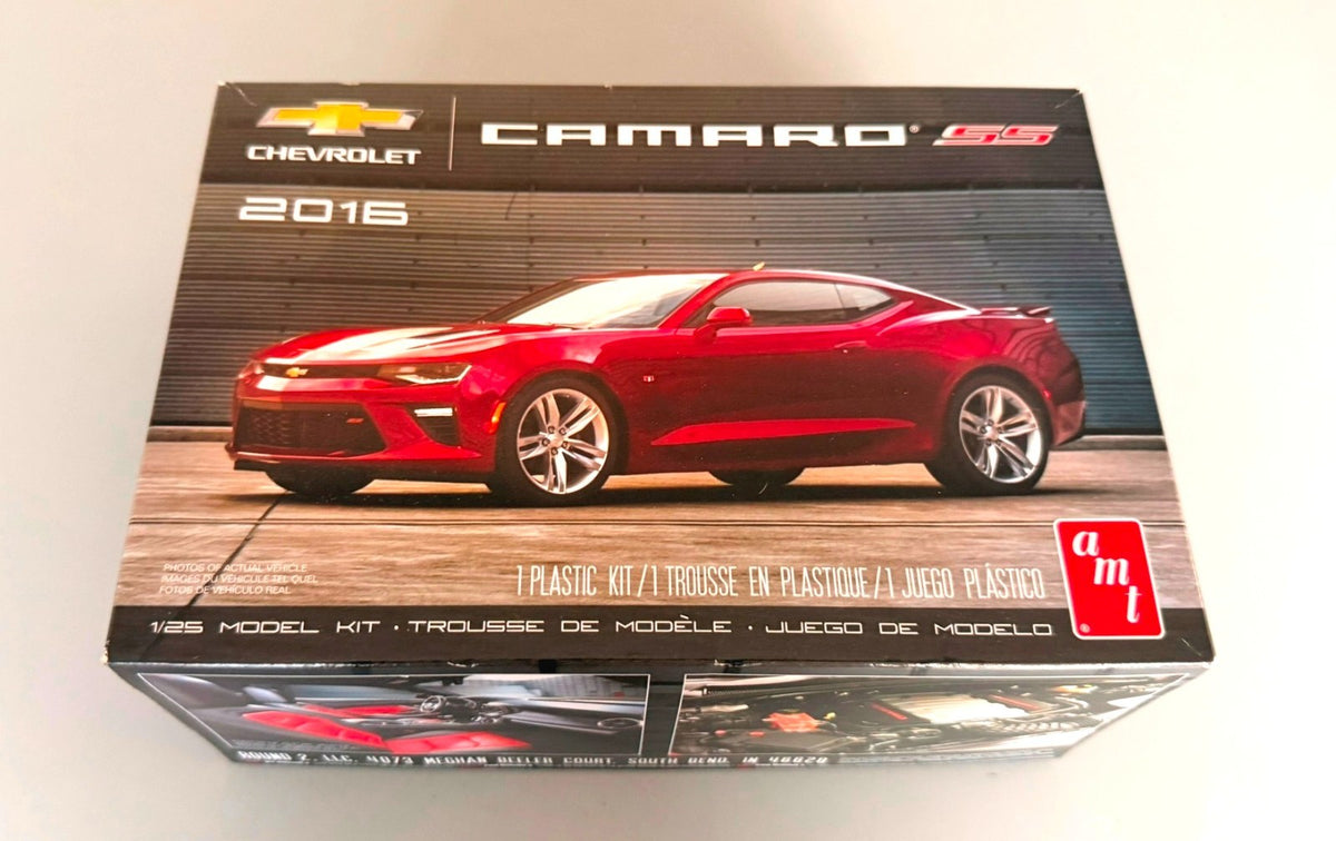 AMT 2016 Chevrolet Camaro SS 1/25 Scale Model Kit AMT979M