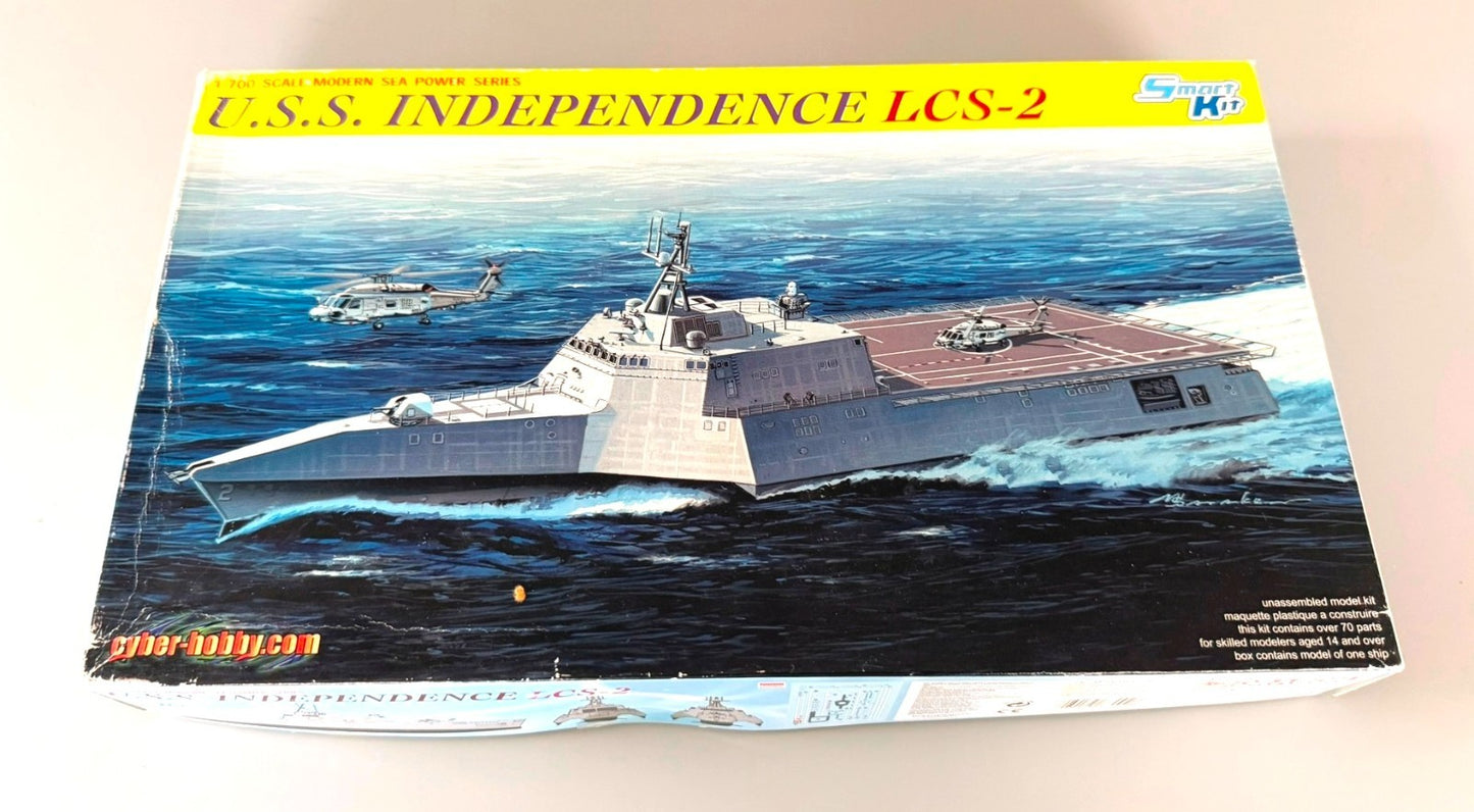 Cyber-Hobby 7092 USS Independence LCS-2 1/700 scale Model Kit