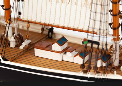 BILLING BOATS. BLUENOSE II. 600. 1/100 SCALE.