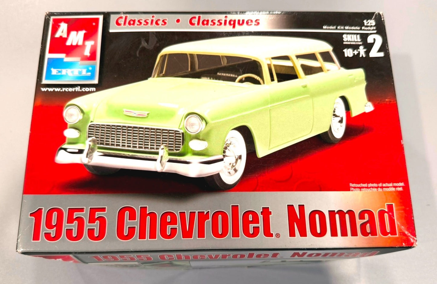 AMT ERTL 31740 1955 Chevrolet Nomad Station Wagon 1/25 scale Model Kit