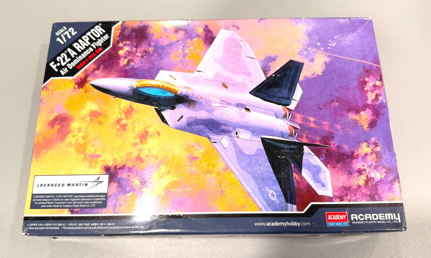 Academy F-22A Raptor USAF Stealth Fighter 1:72 Scale Model Kit 12423