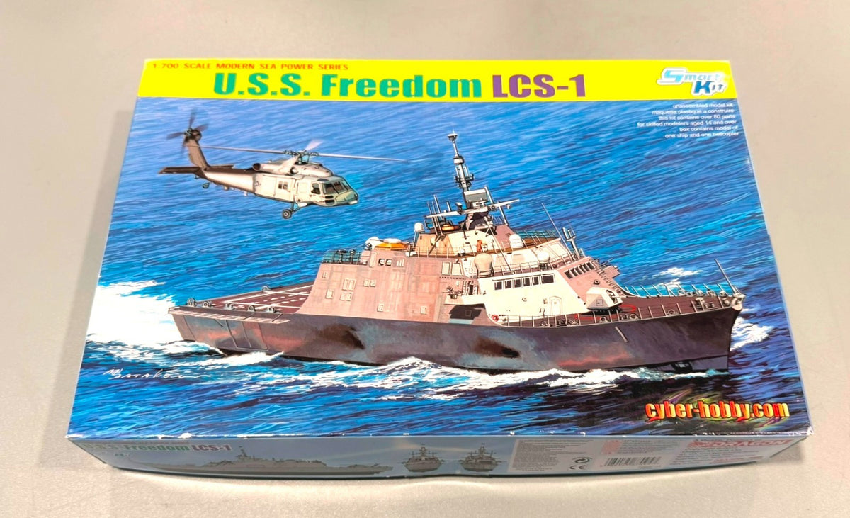 Cyber-Hobby / Dragon 1/700 U.S.S. Freedom LCS-1 Littoral Combat Model Kit #7095