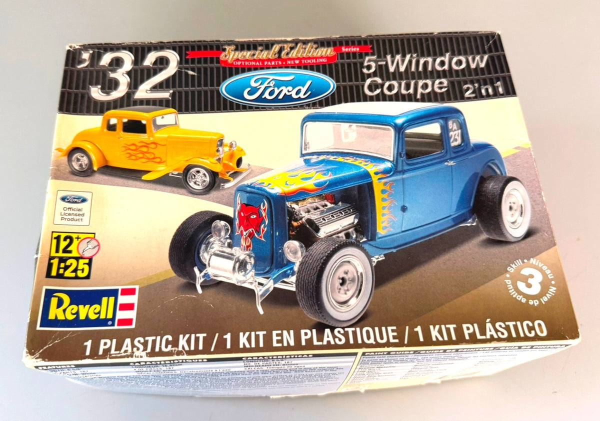 Revell 1932 Ford 5-Window Coupe 2-in-1 1/25 Model Kit Special Edition 4228