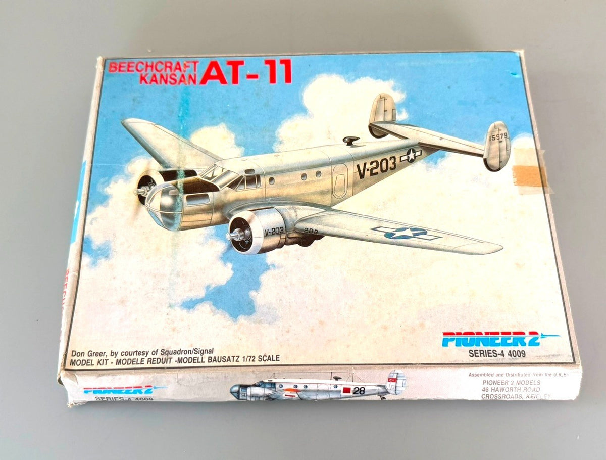 Pioneer 2 Beechcraft Kansan AT-11 1/72 Scale Aircraft Model Kit Series 4 4009