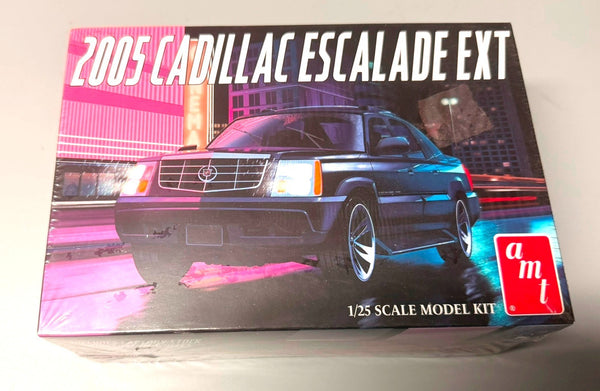 AMT 2005 Cadillac Escalade EXT 1/25 Scale Model Kit Sealed AMT1117/12