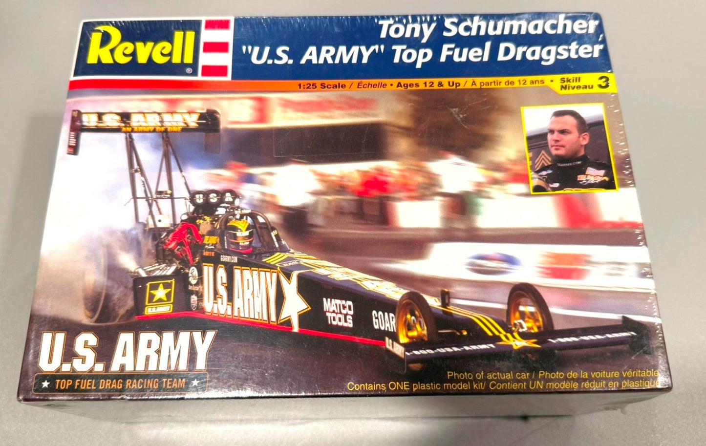 REVELL. TONY SCHUMACHER U.S. ARMY  TOP FUEL DRAGSTER.  1/25. ITEM 85-7680
