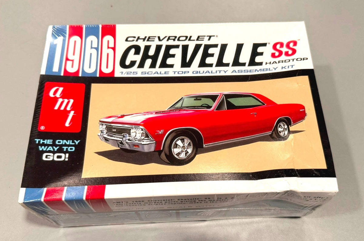 AMT 1966 Chevrolet Chevelle SS Hardtop 1/25 Scale Model Kit AMT 1342/12