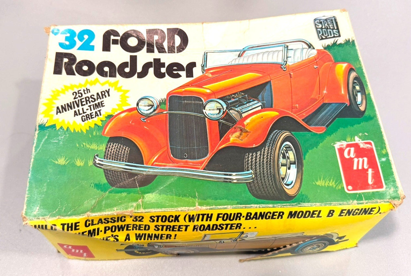 AMT. 1932 FORD ROADSTER. STREET RODS SERIES. 1/25 SCALE. MODEL KIT. AMT1024/12.