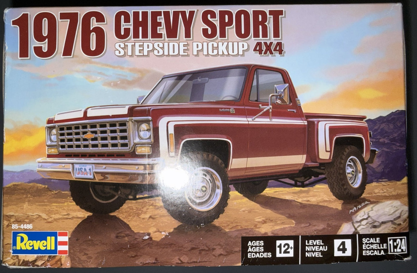 Revell 85-4486 1976 Chevy Sport Stepside 4x4 1:24 Model Kit Open Box